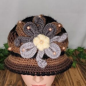 Crochet Hat. Classy. Floral. Handmade. OSFA. Like New.